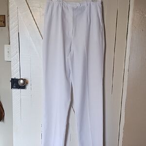 Sag Harbor NWOT Elegant White Trousers Size 10, Straight Leg, Pockets.